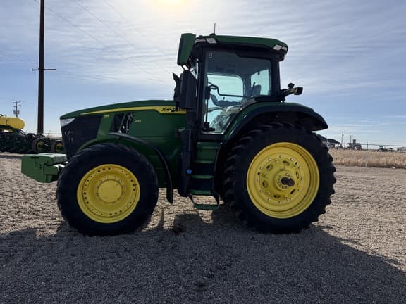 Image of John Deere 7R 210 equipment image 1