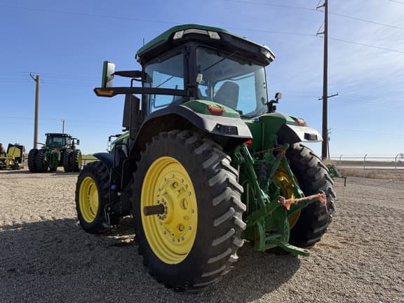 Image of John Deere 7R 210 equipment image 2