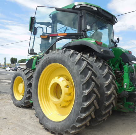 Image of John Deere 7R 230 equipment image 1