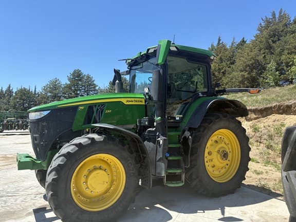 Image of John Deere 7R 230 equipment image 4
