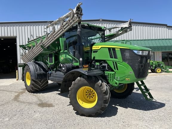 2023 John Deere 800R Equipment Image0