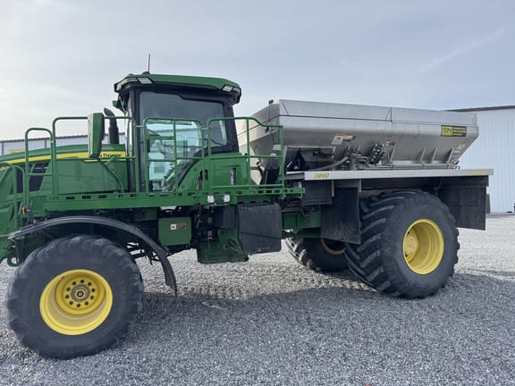 2023 John Deere 800R Equipment Image0