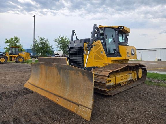 2023 John Deere 850L Equipment Image0