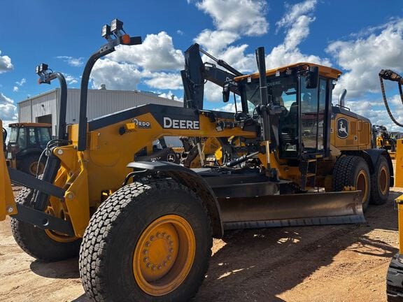 2023 John Deere 872G Equipment Image0