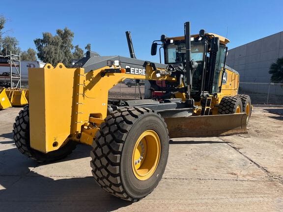 2023 John Deere 872G Equipment Image0