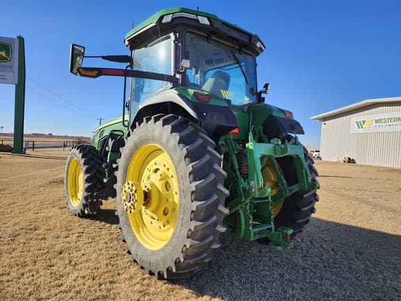 Image of John Deere 8R 230 equipment image 2