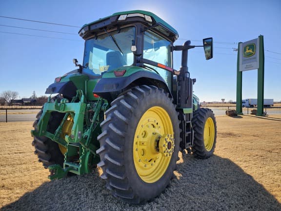Image of John Deere 8R 230 equipment image 4