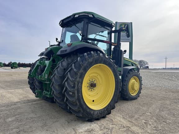 Image of John Deere 8R 230 equipment image 4