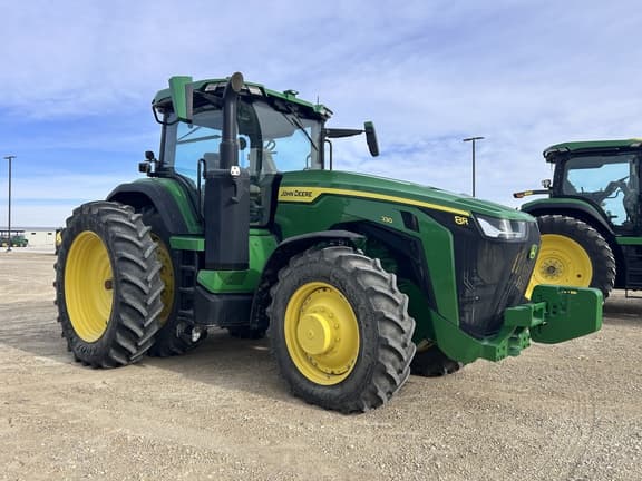 Image of John Deere 8R 230 equipment image 2