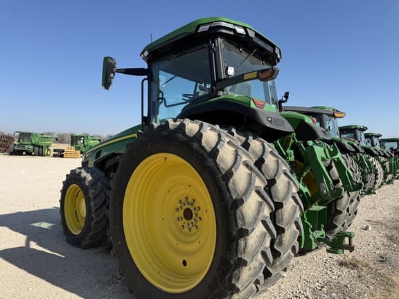 Image of John Deere 8R 230 equipment image 2