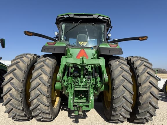 Image of John Deere 8R 230 equipment image 4