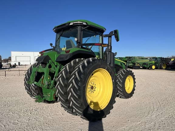 Image of John Deere 8R 230 equipment image 4