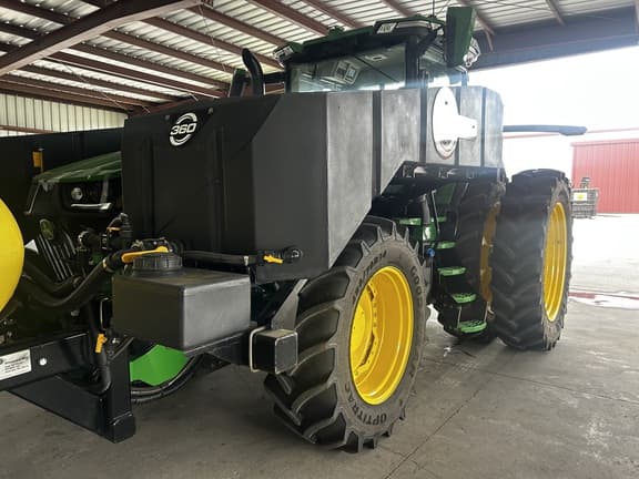Image of John Deere 8R 230 equipment image 2