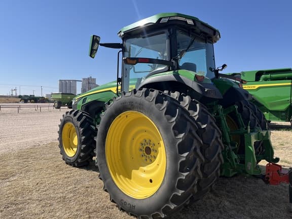 Image of John Deere 8R 230 equipment image 2