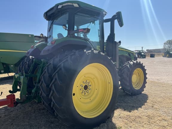 Image of John Deere 8R 230 equipment image 4