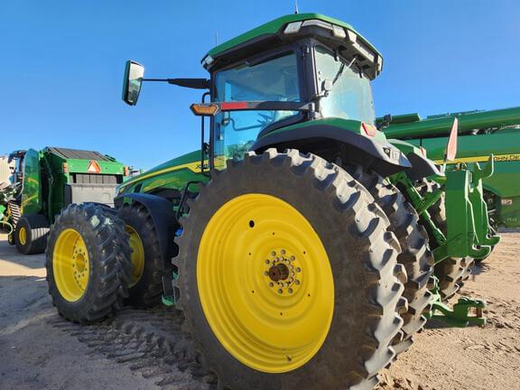 Image of John Deere 8R 230 equipment image 4