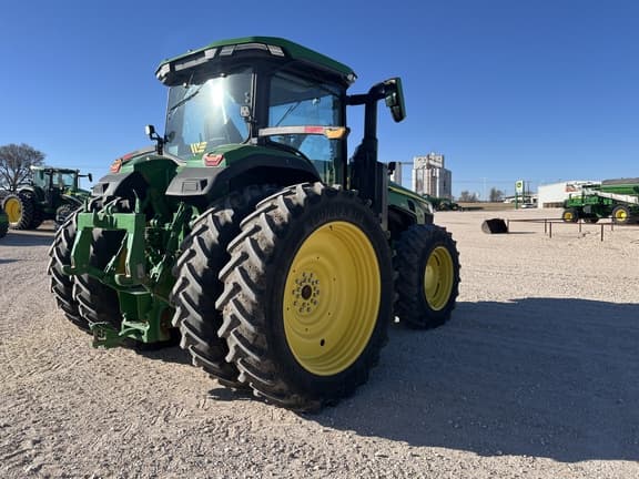 Image of John Deere 8R 230 equipment image 4