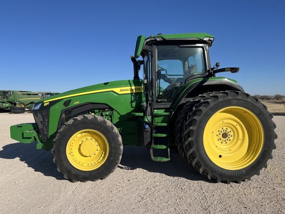 Image of John Deere 8R 230 equipment image 1