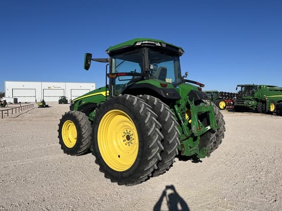 Image of John Deere 8R 230 equipment image 2