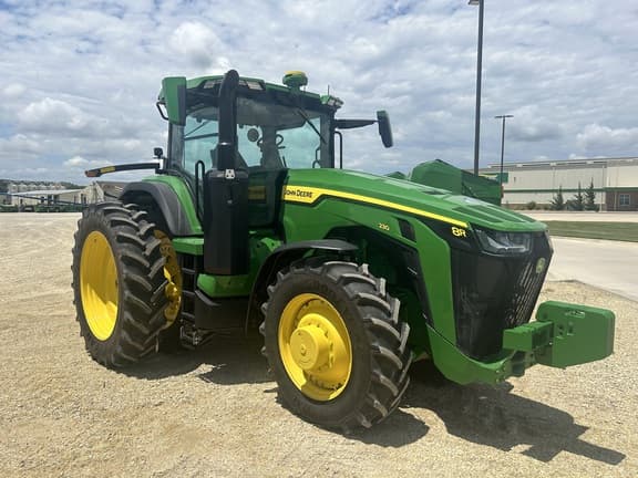 Image of John Deere 8R 230 equipment image 1