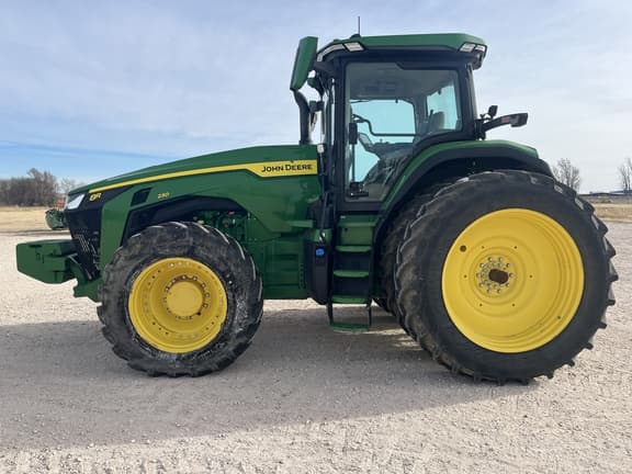 Image of John Deere 8R 230 equipment image 1