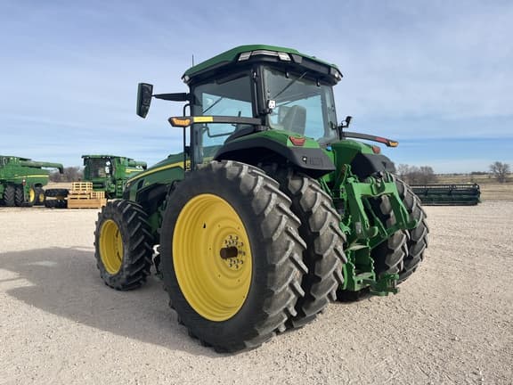 Image of John Deere 8R 230 equipment image 2