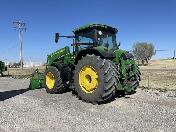 Image of John Deere 8R 230 equipment image 2