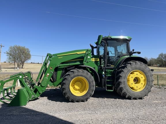 Image of John Deere 8R 230 equipment image 1