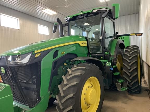 Image of John Deere 8R 250 equipment image 1