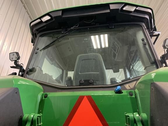 Image of John Deere 8R 250 equipment image 2