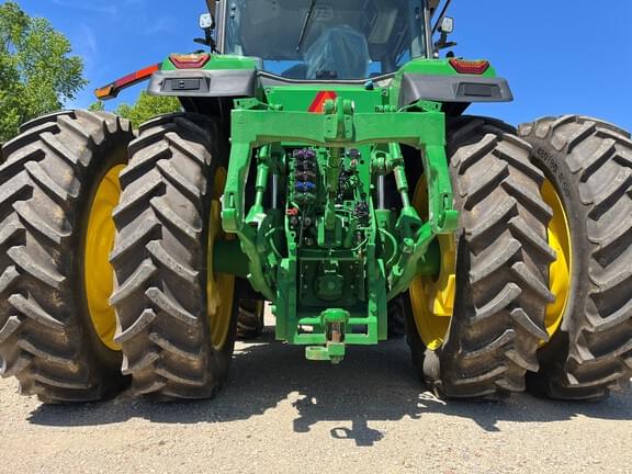 Image of John Deere 8R 250 equipment image 2