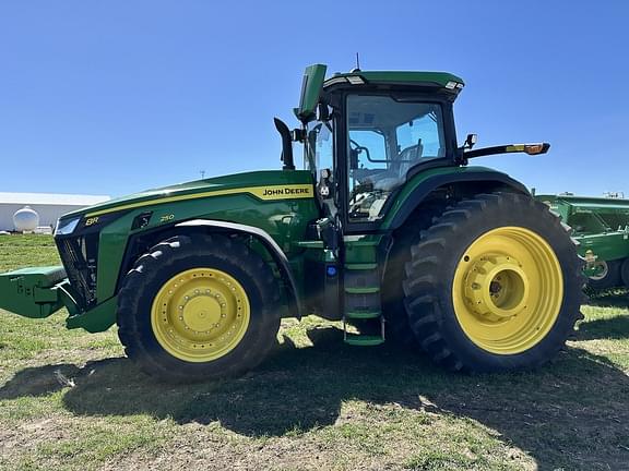 Image of John Deere 8R 250 equipment image 1