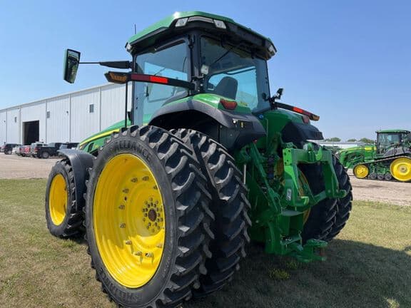 Image of John Deere 8R 250 equipment image 2