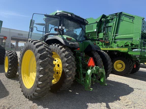 Image of John Deere 8R 310 equipment image 3