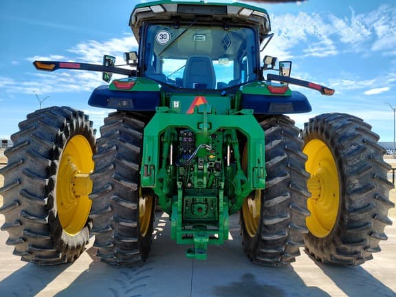 Image of John Deere 8R 310 equipment image 3