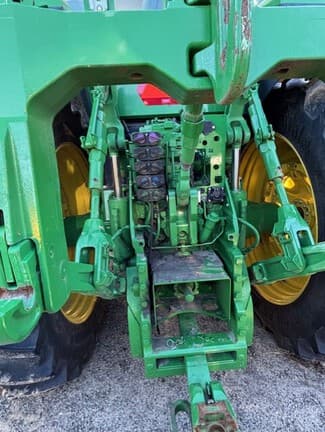 Image of John Deere 8R 310 equipment image 4