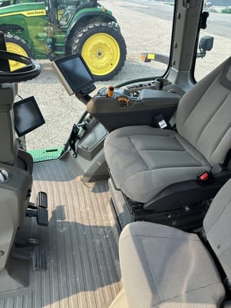 Image of John Deere 8R 310 equipment image 3
