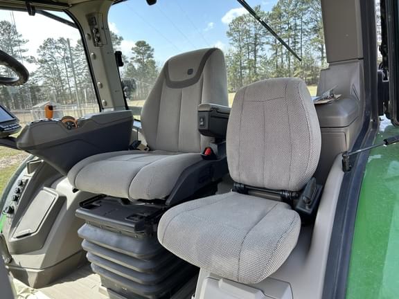 Image of John Deere 8R 340 equipment image 4