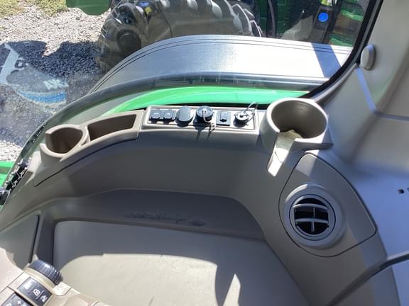 Image of John Deere 8R 340 equipment image 4