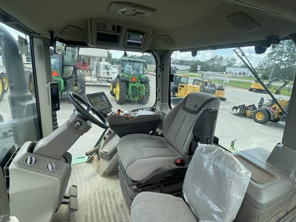 Image of John Deere 8R 340 equipment image 4