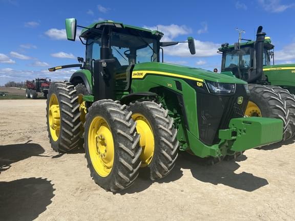 Image of John Deere 8R 370 equipment image 2