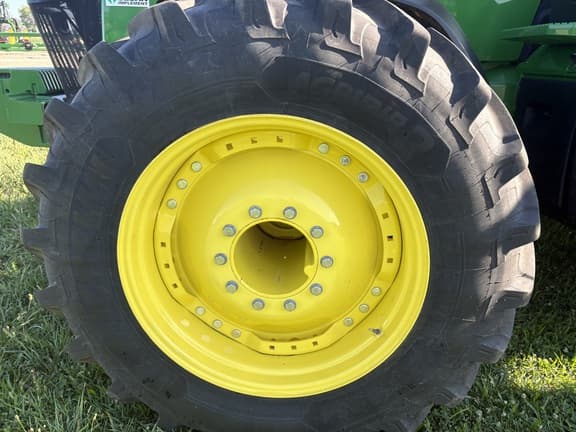Image of John Deere 8R 370 equipment image 4