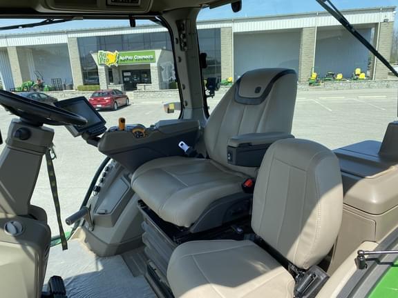 Image of John Deere 8R 370 equipment image 3