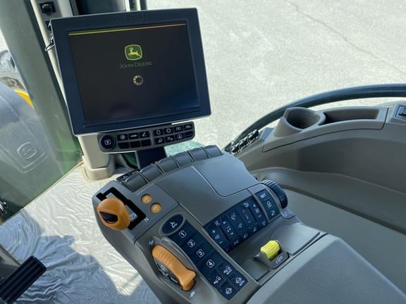 Image of John Deere 8R 370 equipment image 2