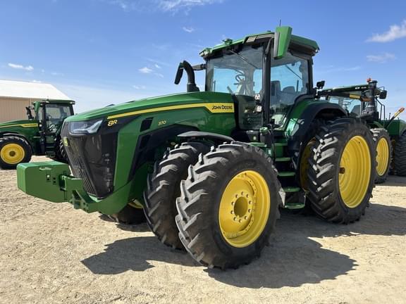 Image of John Deere 8R 370 equipment image 2