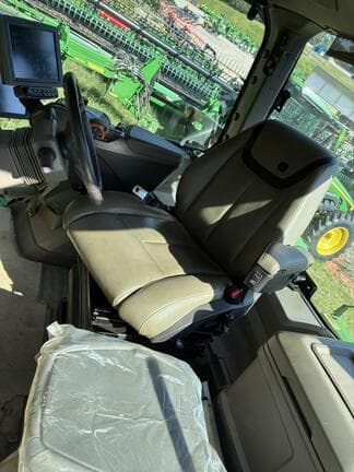 Image of John Deere 8R 370 equipment image 4