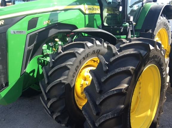 Image of John Deere 8R 370 equipment image 1