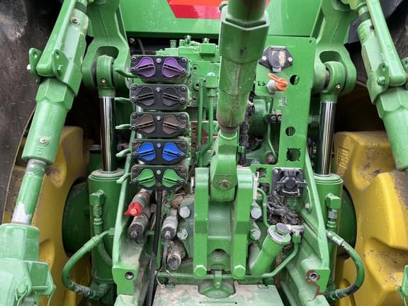 Image of John Deere 8R 370 equipment image 4