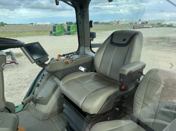 Image of John Deere 8R 410 equipment image 4