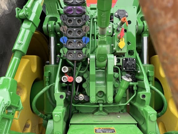 Image of John Deere 8R 410 equipment image 2